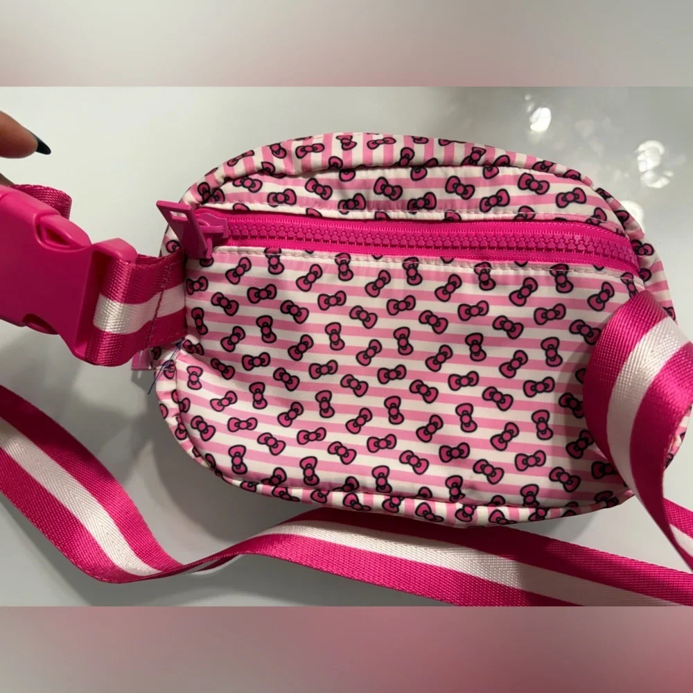 Hello Kitty Vibrant Pink Organizer